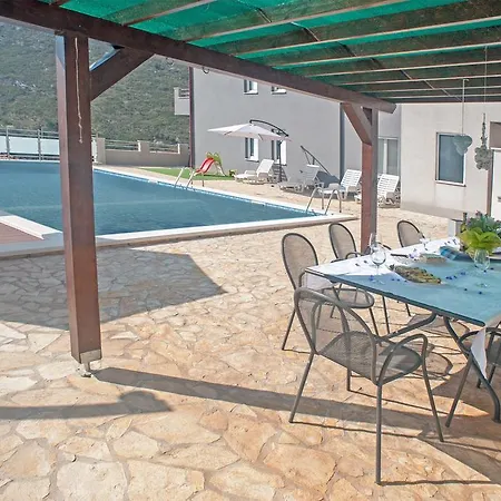 Penthouse * Žrnovnica